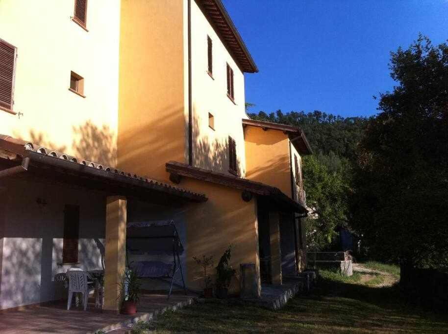 Ospitaci Appartamenti Di Campagna Le Rancole Valtopina Exterior foto